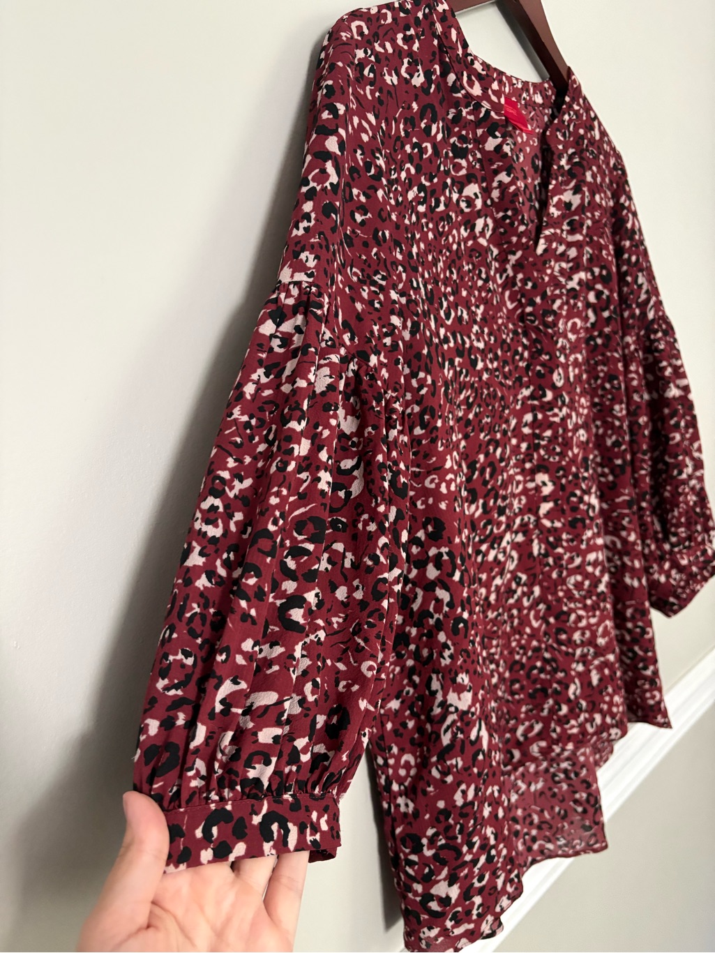 Jennifer Lopez Leopard Print Blouse Burgundy Balloon Sleeve Hi Low Large — image 3 of 8